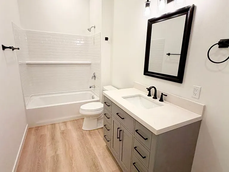 1223 W Nickerson St — Photo 15