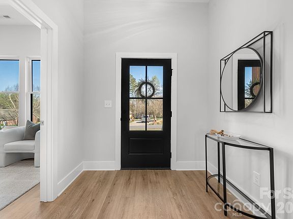 4th image of 1213 Creekside Dr
