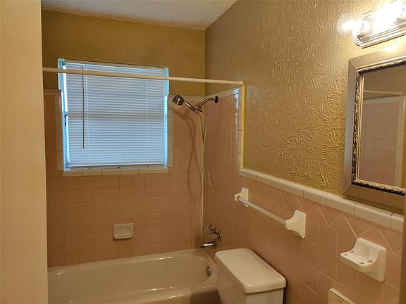 3rd image of 613 Twilight Dr