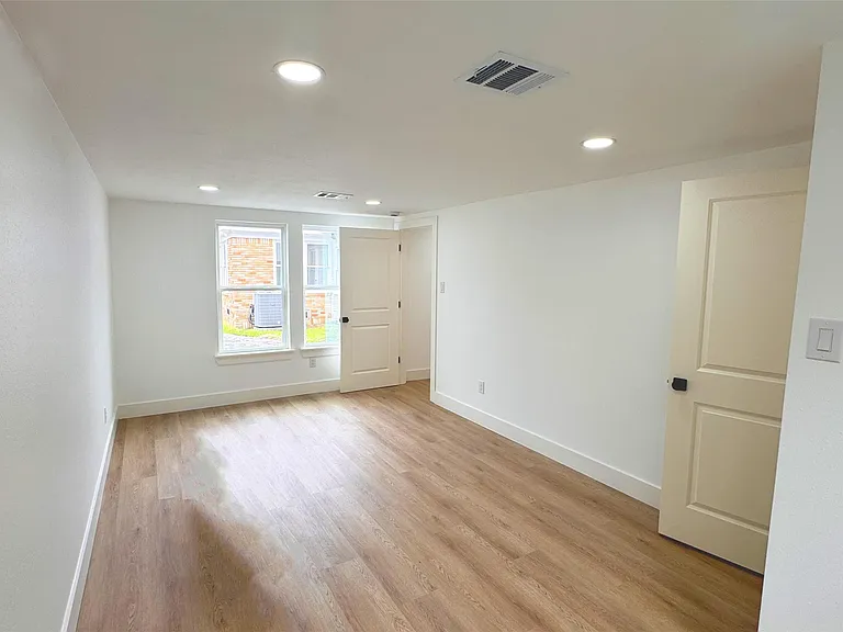 1569 Elliott 1/2 St #A — Photo 2