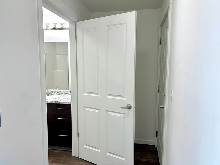 Roseland Apartments — Photo 8