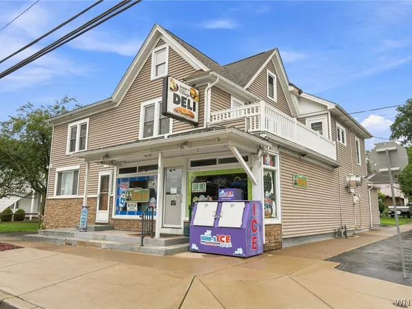 83 John St, Akron, NY 14001