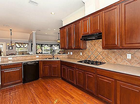 5th image of 2906 Clear Creek Dr