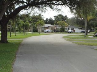 1021 E Hawthorne Cir, Hollywood, FL 33021
