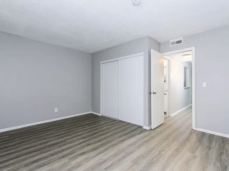 Riverside Heights Apartments — Photo 7