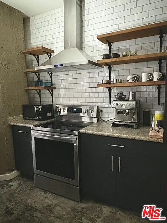 2 bed, 2.5 bath, 1900 sqft, $5,200 — Photo 4