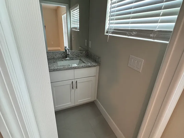 736 Gilbert Ave S — Photo 13