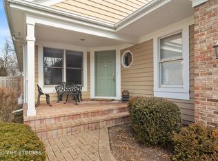 495 Park Barrington Dr, Barrington, IL 60010