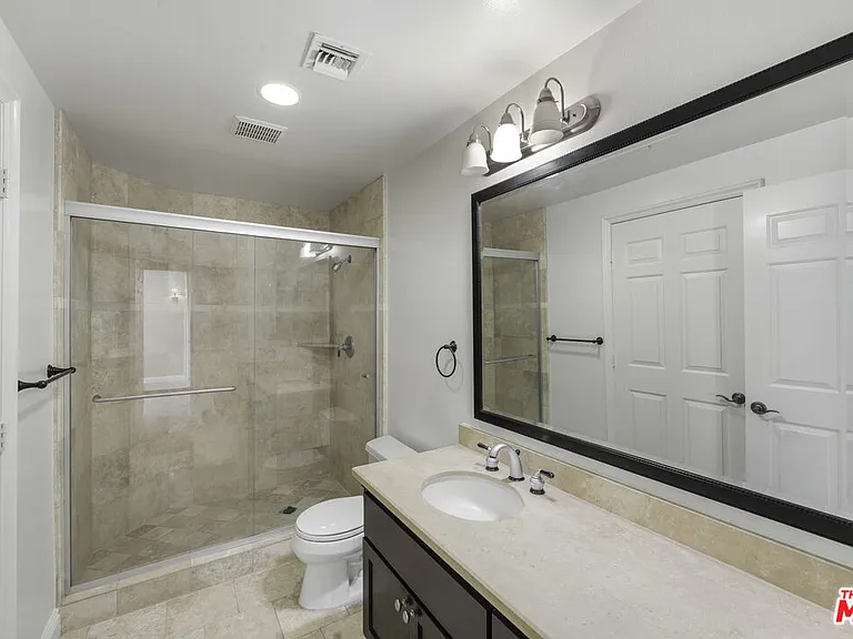 1820 Benecia Ave #402 — Photo 53