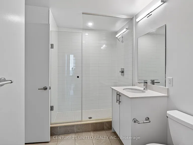 80 Bond St E #1807 — Photo 10