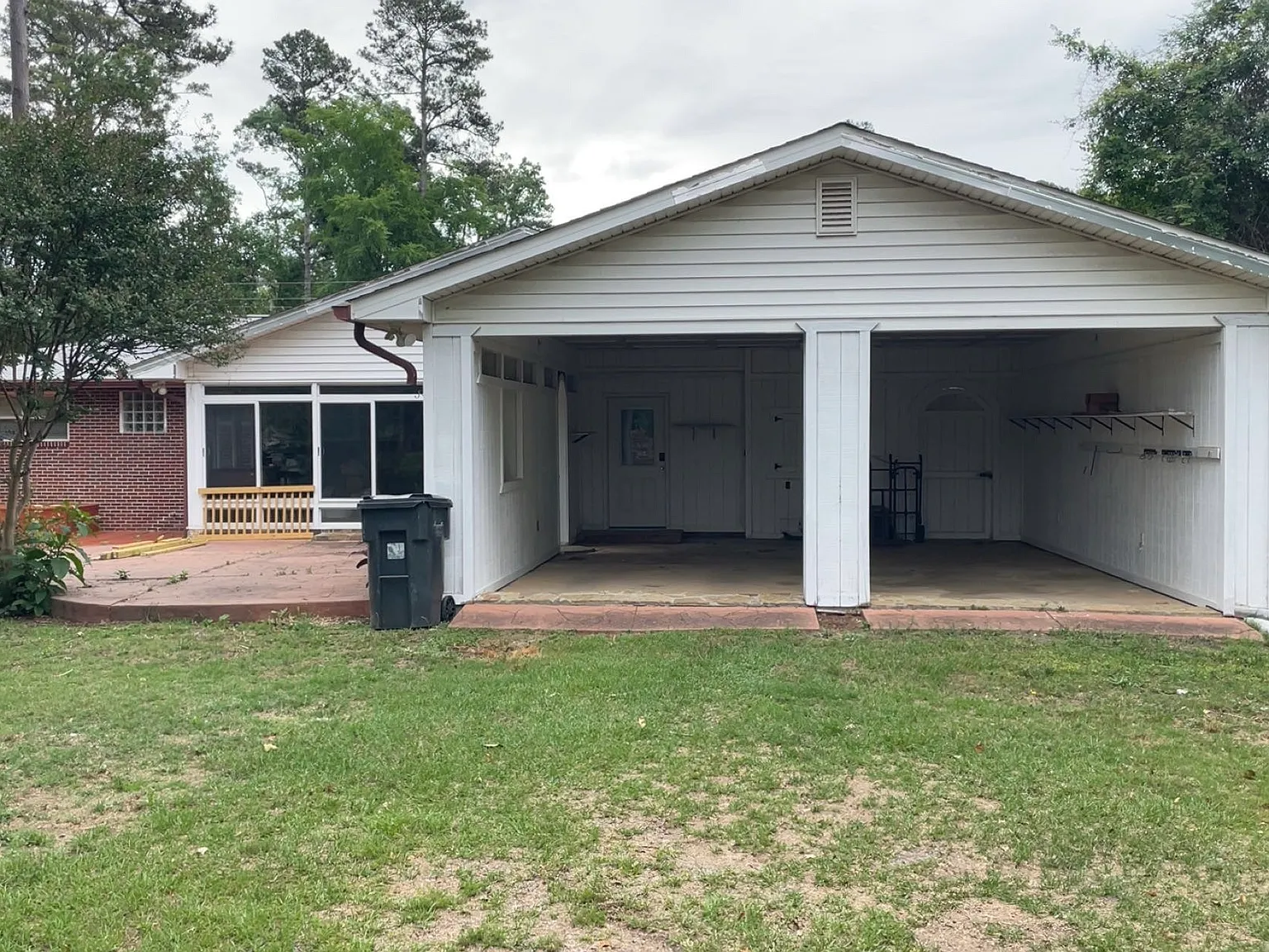 3 bed, 2.5 bath, 2100 sqft, $2,600 — Photo 2