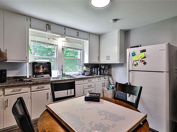5th image of 1223 W Sea Ave