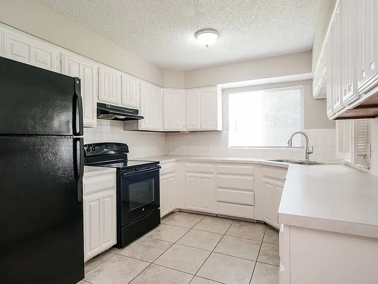 618 Thornwood Trl — Photo 7