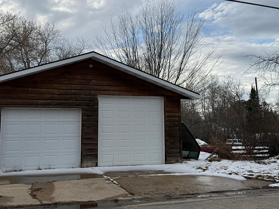 2nd image of 624 Barnes St