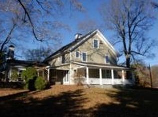 1194 Racebrook Rd, Woodbridge, CT 06525