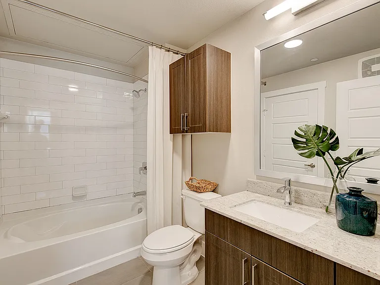35 West at Champions Circle Apartments — Photo 11