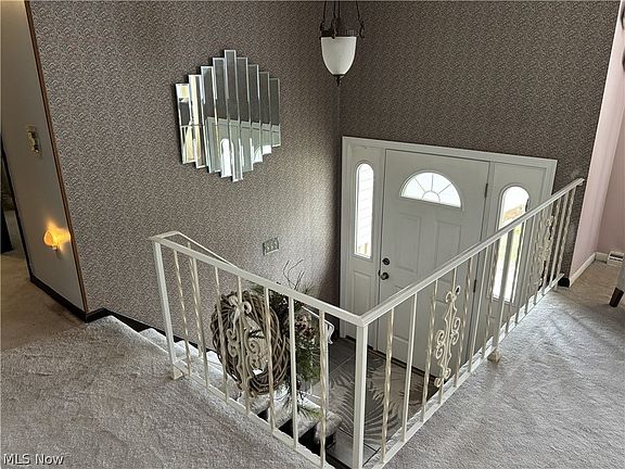 5th image of 453 Springbrook Dr SW
