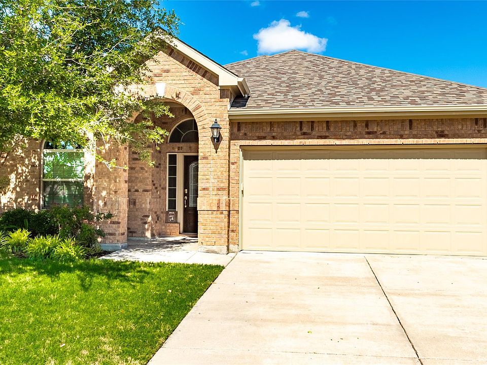 1st image of 4617 Hidden Pond Dr