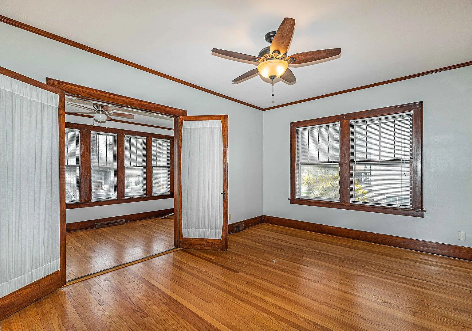 2 bed, 2.5 bath, 1600 sqft, $2,400 — Photo 3