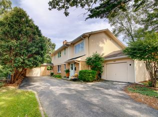527 S Prairie Ave, Mundelein, IL