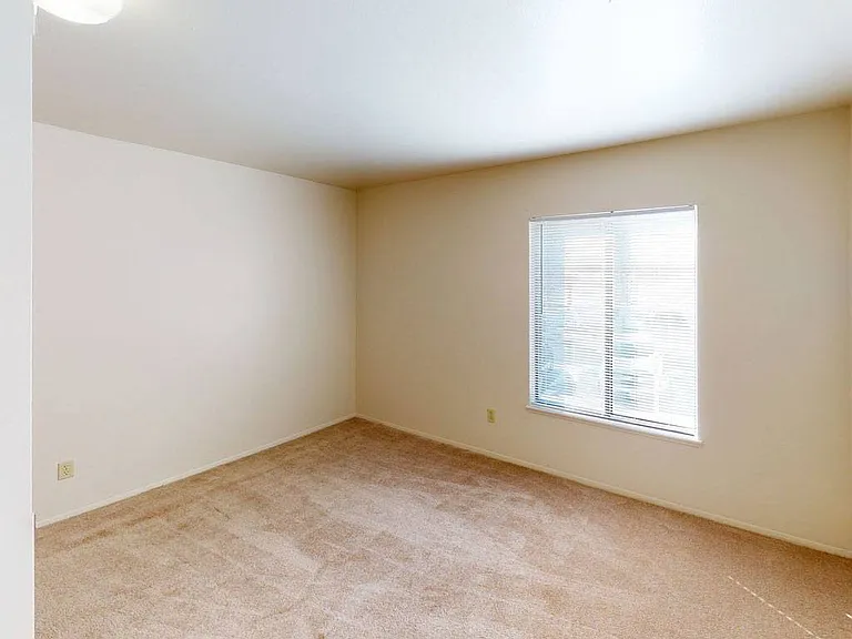 West Wind Apartments — Photo 33