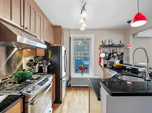 128 Selwyn St #2, Boston, MA 02131