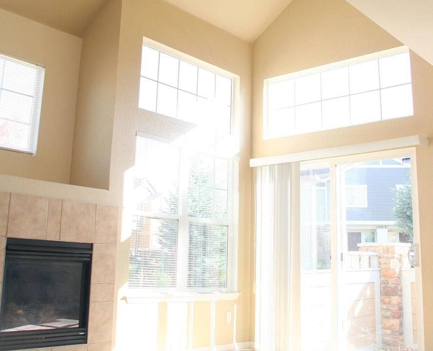Living Room with fireplace