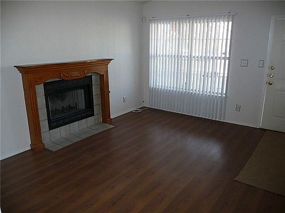 2nd image of 2822 Castle Hill Cir