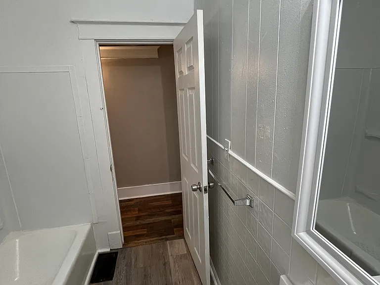 3718 Wayne Ave — Photo 25