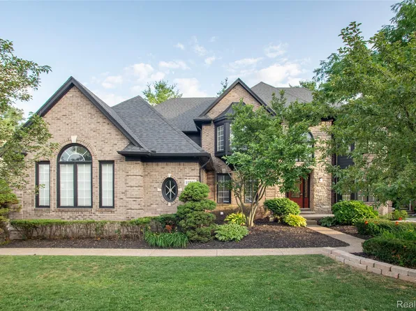 11226 Wilshire Dr, Shelby Township, MI 48315