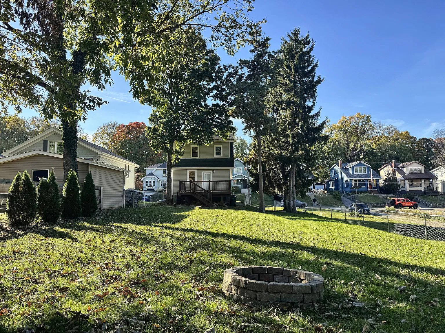 2 bed, 1046 sqft, $2,300 — Photo 2