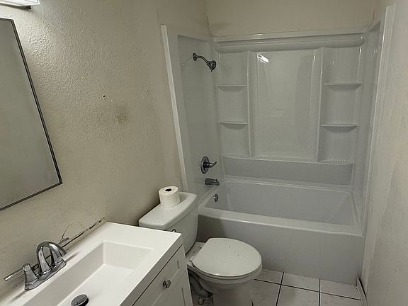 4th image of 1597 E Washington Ave APT 1