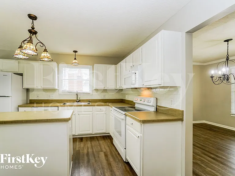 7821 Edgewater Ct — Photo 8
