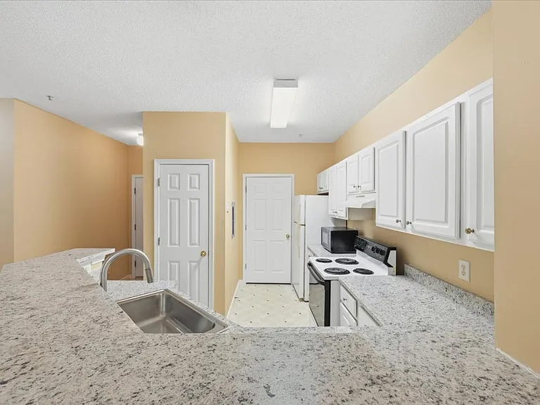 1202 Walden Park Dr — Photo 33