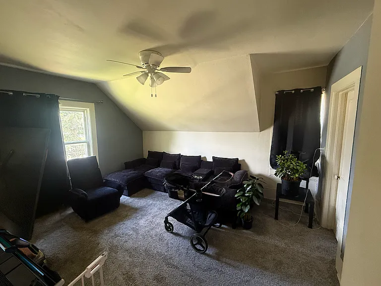 415 E Broadway St — Photo 5