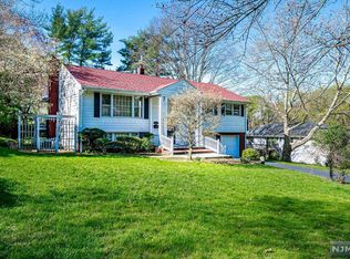 786 Arrow Ln, Ridgewood, NJ 07450