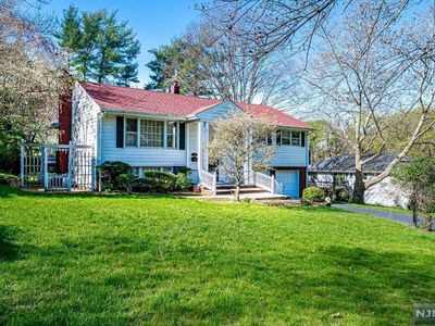 786 Arrow Ln, Ridgewood, NJ, 07450