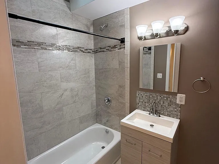 532 8th St SE #3 — Photo 13