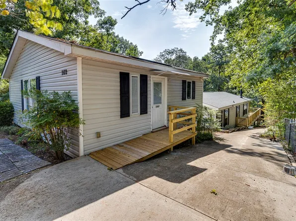 1102 Lake Shore Dr, Townville, SC 29689