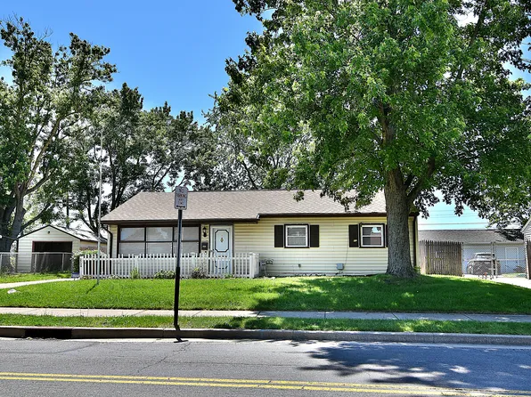 2734 19th St NE, Canton, OH 44705