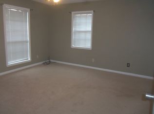 565 Center Ave S, Philadelphia, MS 39350