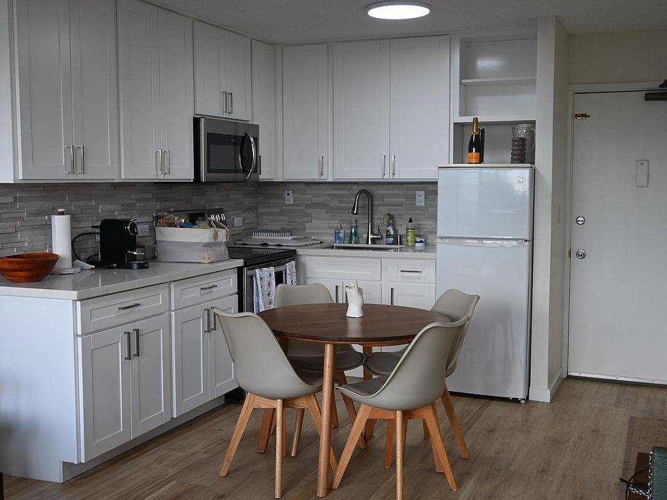 1st image of 3151 Monsarrat Ave APT 106