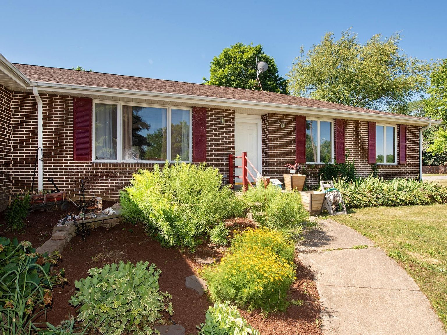 21 W Bruel St, Remington, IN 47977 Zillow