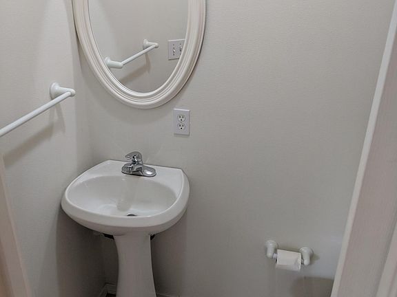 Great half bath for guests