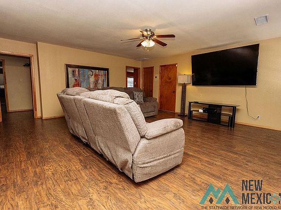 3rd image of 1124 N Spring St