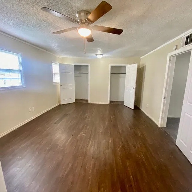 3 bed, 1088 sqft, $925 — Photo 2
