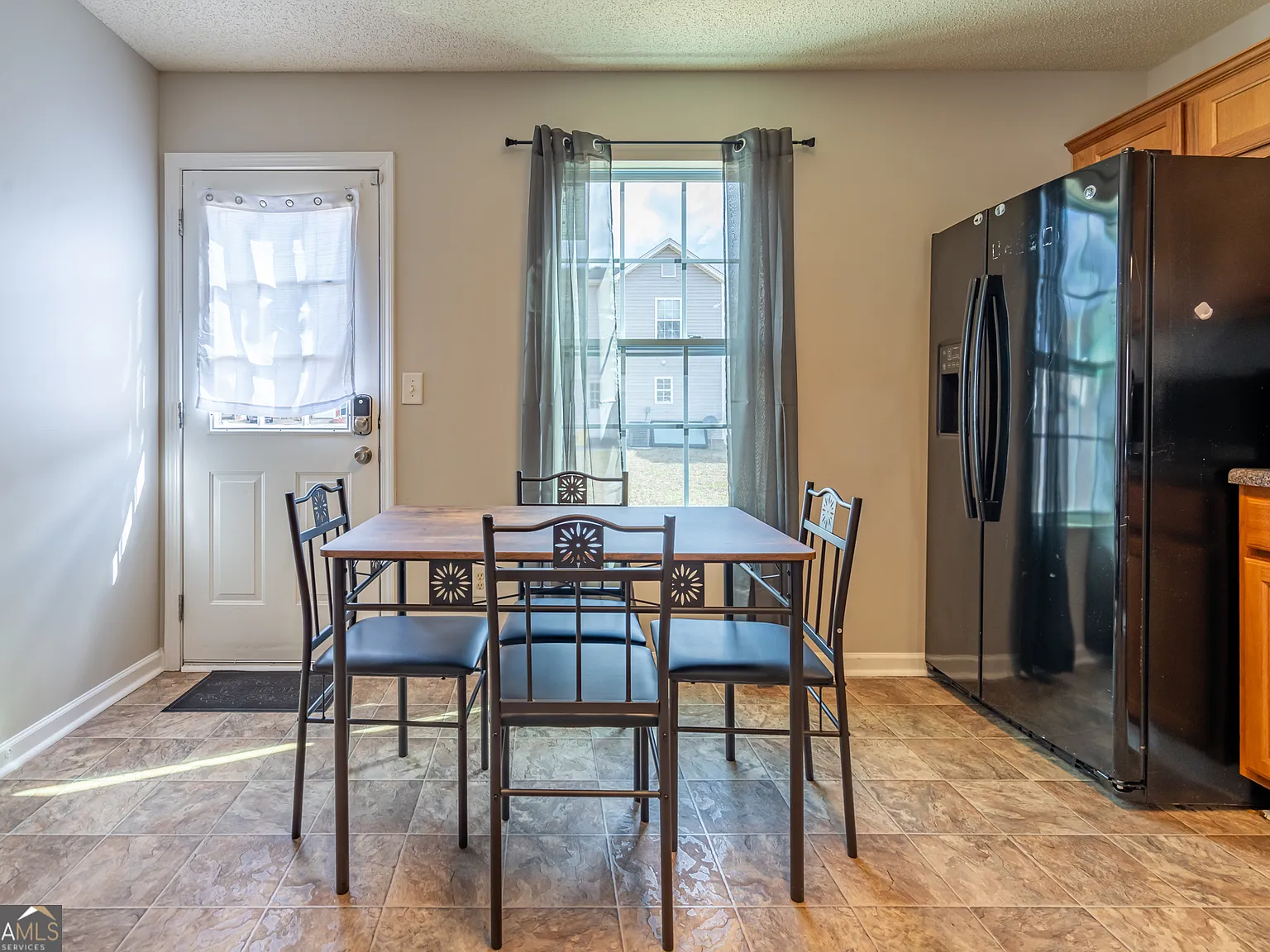 4 bed, 2.0 bath, $5,450 — Photo 2