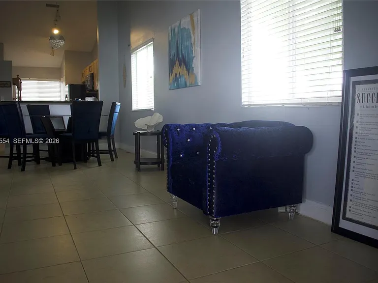 2700 SW 55th St #1 — Photo 3
