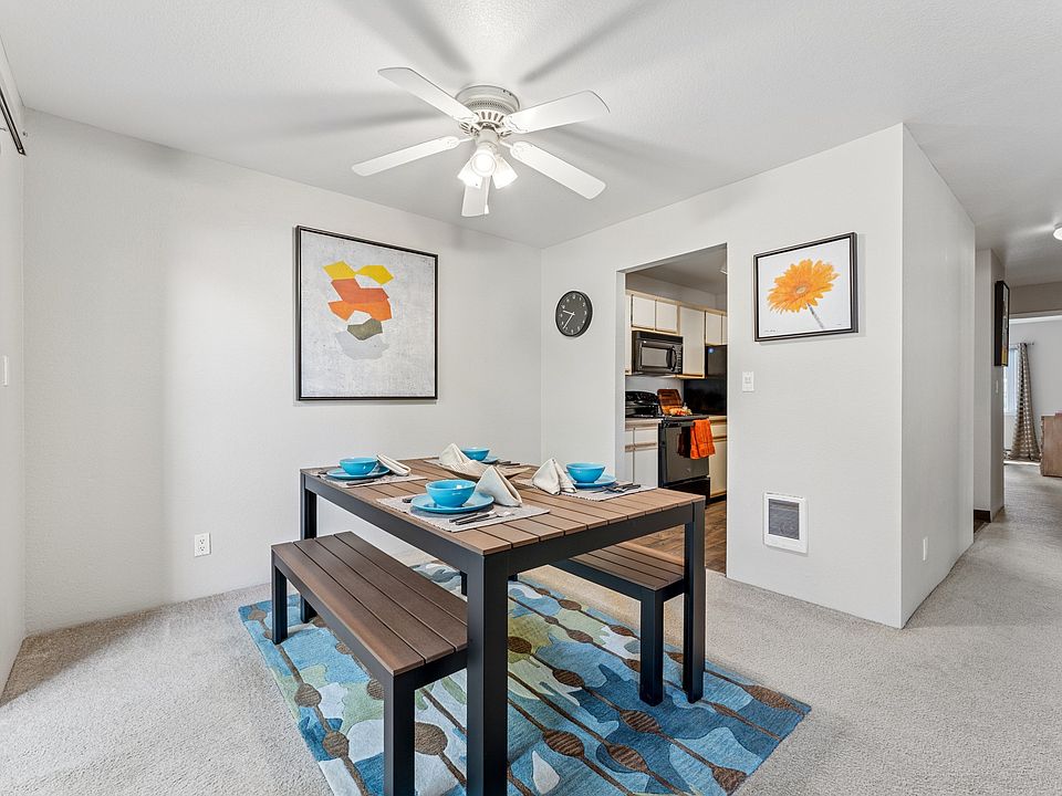 Dining Room | 2-Bedroom | Clermont