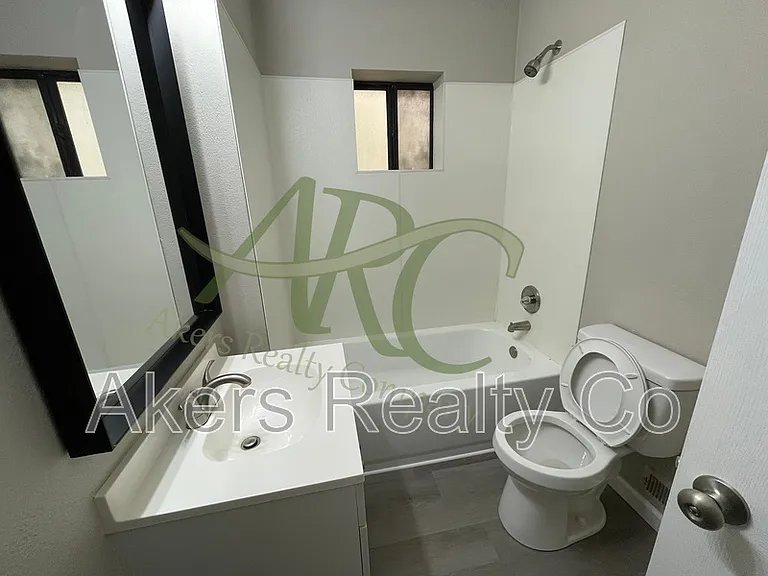 1640 E Orman Ave — Photo 9